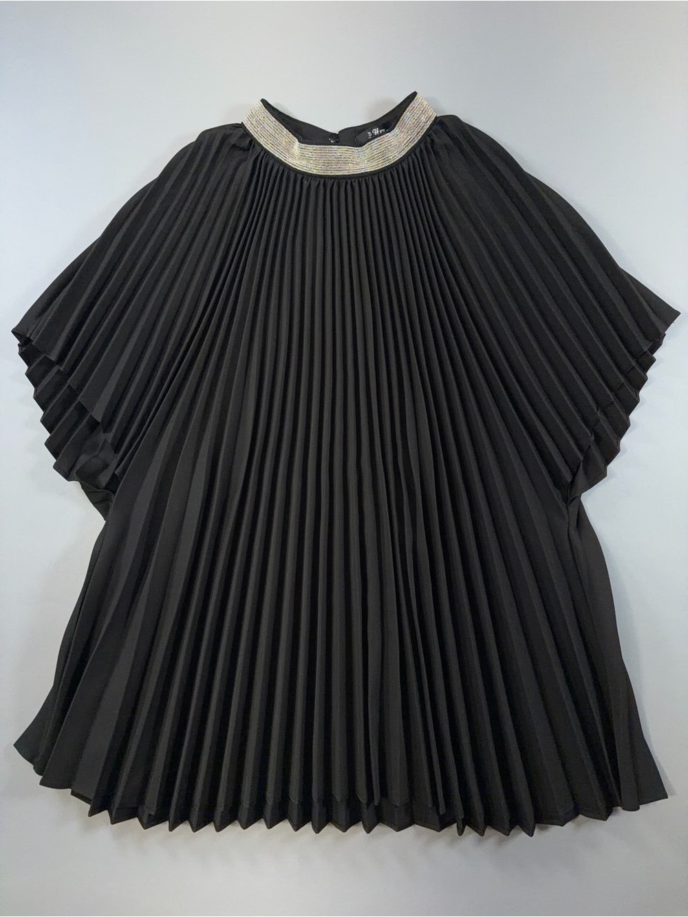 For Her NYC Black Sunray Pleated Tunic Top Micro Chain Collar Cape Sleeve